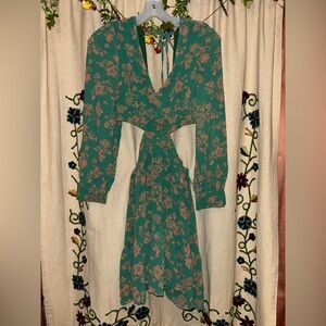 NWT SHEIN Green holiday  Floral Long Sleeve Dress